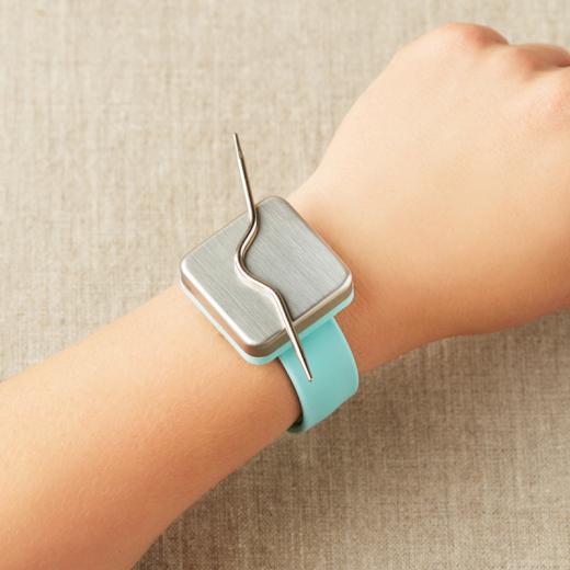 CocoKnits - Makers Keep Armband blau (magnetisches Silikon-Armband)