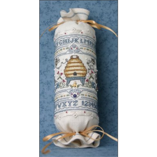 The Bee Cottage - Bumblebee Needle Roll w/charm