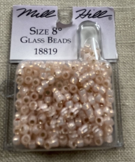 18819 Mill Hill Pony Beads Size 8 - Opal Blush Ø 3 mm