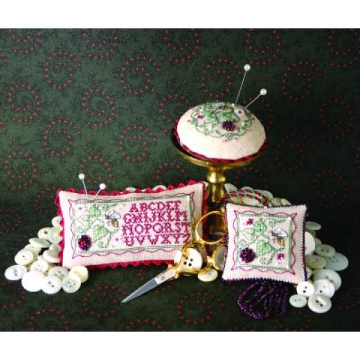 The Sweetheart Tree - Blackberries & Bees Trio Needlework Accessories