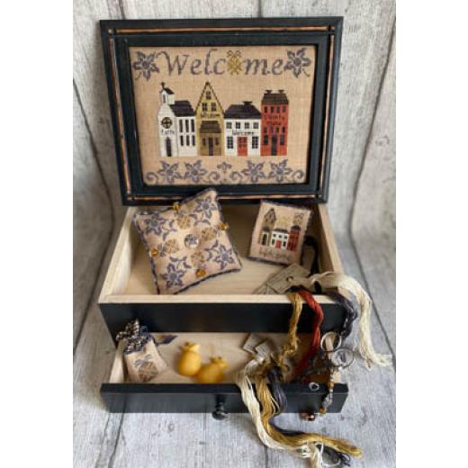 Mani Di Donna - Welcome Street Sewing Box & Pillow