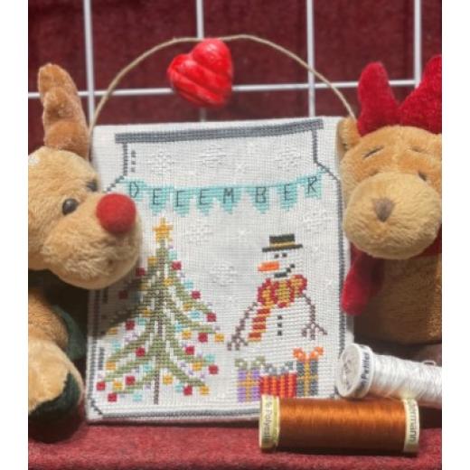 Romys Creations - December In A Jar