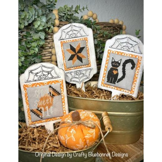 Halloween Stitchy Stakes - Crafty Bluebonnet Designs (Stickvorlage)