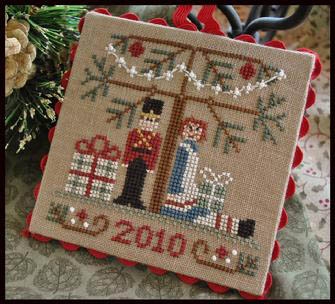 Stickvorlage Little House Needleworks - 2010 Ornament - Under The Tree