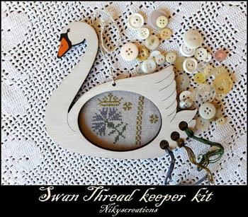 Stickpackung Nikyscreations - Swan Thread Keeper Kit