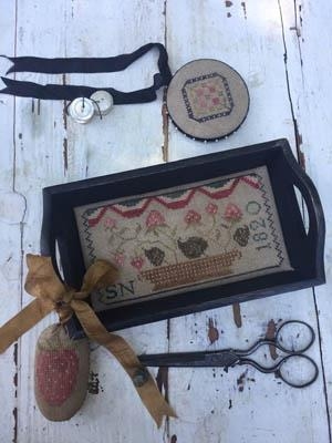 Stickvorlage Stacy Nash Primitives - Berry Basket Sewing Tray, Pin Disk & Strawberry Pinkeep