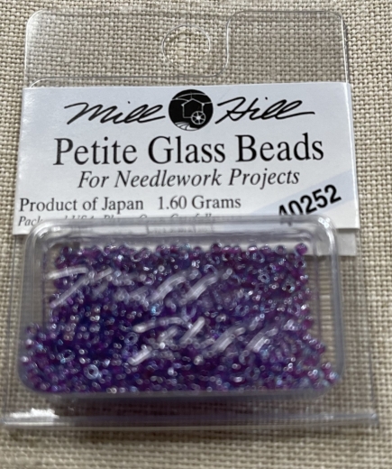 Mill Hill Seed-Petite Beads - 40252 Iris Ø 1,5 mm