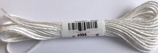 Soie dAlger Au Ver A Soie Seidenstickgarn Farbe 4098 blanc