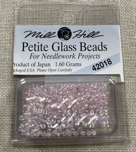 Mill Hill Seed-Petite Beads - 42018 Crystal Pink Ø 1,5 mm