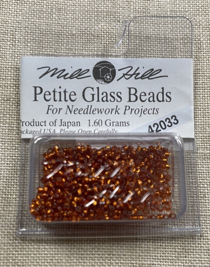 42033 Mill Hill Seed-Petite Beads - Autumn Flame Ø 1,5 mm