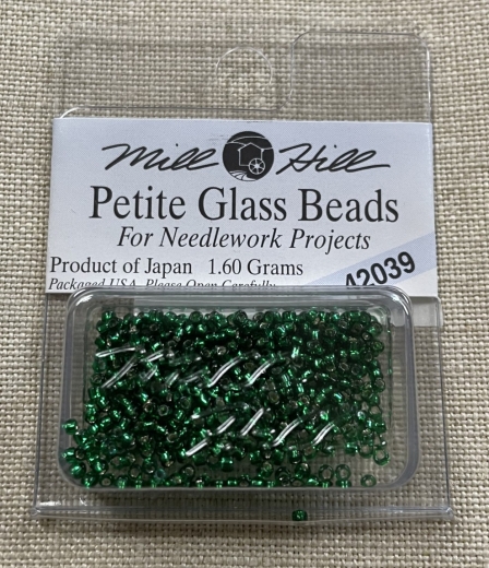 42039 Mill Hill Seed-Petite Beads - Brilliant Green Ø 1,5 mm