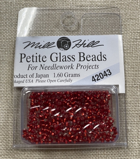 42043 Mill Hill Seed-Petite Beads - Rich Red Ø 1,5 mm