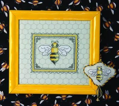 Stickvorlage The Bee Cottage - Bertie Bee & Fob