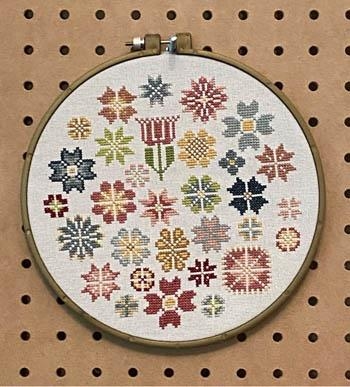 Stickvorlage AuryTM Designs - Circle Of Flowers