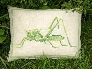Haandarbejdets Fremme - Kissen Grashüpfer