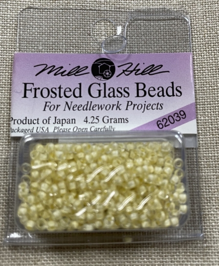 62039 Mill Hill Seed-Frosted Beads - Ivory Creme Ø 2,2 mm