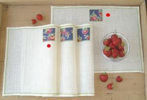 Fremme Stickpackung - Platzsets Erdbeeren 2er-Set 30x40 cm