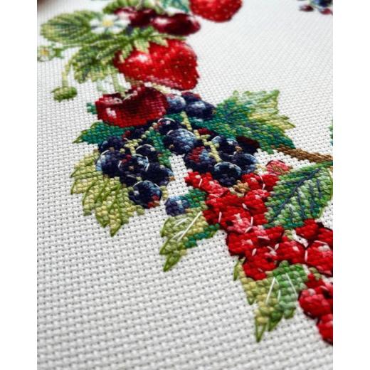 Riolis - Wreath with Berries