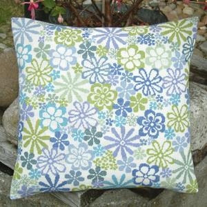 Haandarbejdets Fremme - Kissen Blumen blau