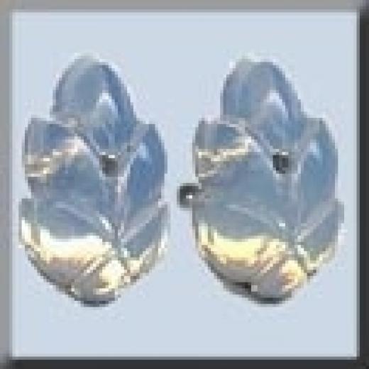 12304 Mill Hill Glass Treasures - Flower Petal White Opal