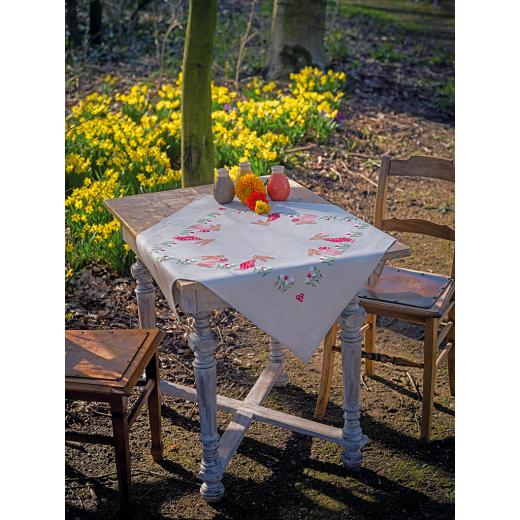 Vervaco Verachtert - Tischdecke Osterhasen im Tulpengarten bedruckt