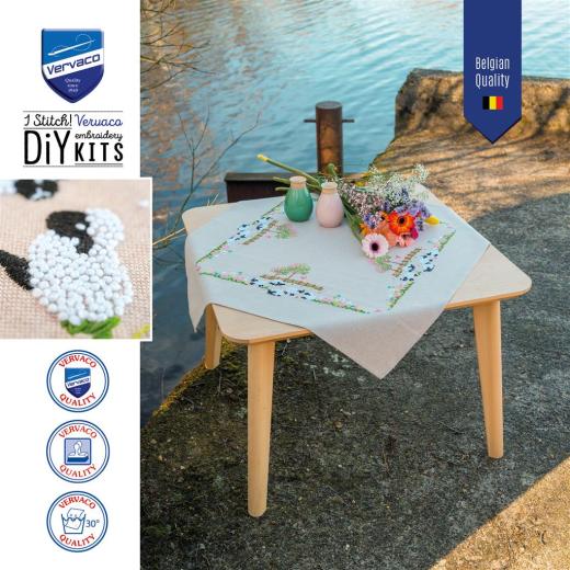 Stickpackung Vervaco - Tischdecke Schafe auf der Weide bedruckt