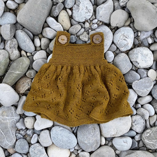 Rosy Green Wool Strickmuster Jahreszeiten-Kleidchen Rosy