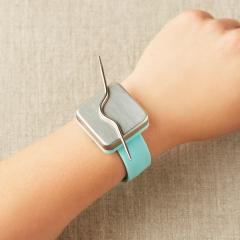 CocoKnits - Maker´s Keep Armband grau (magnetisches Silikon-Armband)