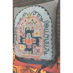 Rosewood Manor - Cats On A Pumpkin