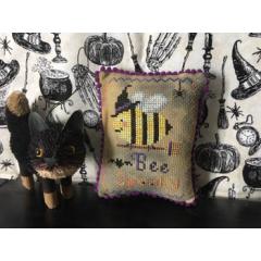Darling & Whimsy Designs - Bee Spooky