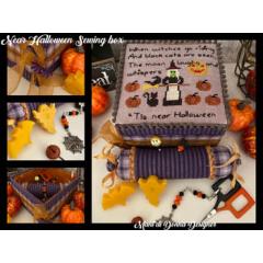 Mani Di Donna - Near Halloween Sewing Box