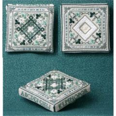 The Sweetheart Tree - Tiny Shamrocks Pin Cushion w/emb