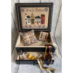 Mani Di Donna - Welcome Street Sewing Box & Pillow
