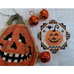 Stickvorlage Darling & Whimsy Designs - Quirky Quaker - Jack-O-Lantern