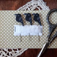 Puntini Puntini - Three Crows Pins