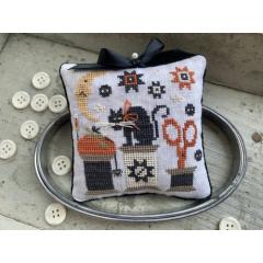 Stickvorlage Stitches By Ethel - Halloween Spools Pinkeep