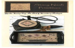 Stickvorlage Stacy Nash Primitives - Quaker Sewing Tray, Pin Disk & Strawberry Pinkeep
