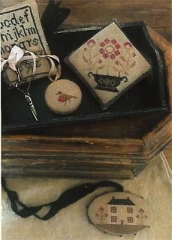 Stickvorlage Stacy Nash Primitives - Farmhouse Sampler Pinkeep Pin Disk & Scissor Fob