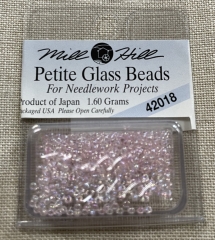 Mill Hill Seed-Petite Beads 42018 Crystal Pink Ø 1,5 mm