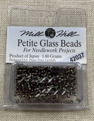 Mill Hill Seed-Petite Beads - 42037 Velvet Ø 1,5 mm