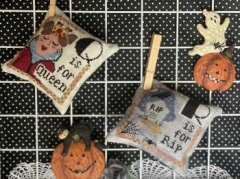 Stickvorlage Romy's Creations - Halloween Alphabet - Q & R