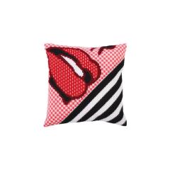 Collection dArt - Kreuzstichkissen Red Lipstick